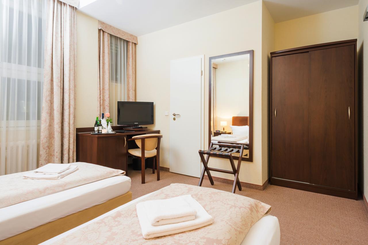 Upper Room Hotel Kurfuerstendamm Berlim Exterior foto